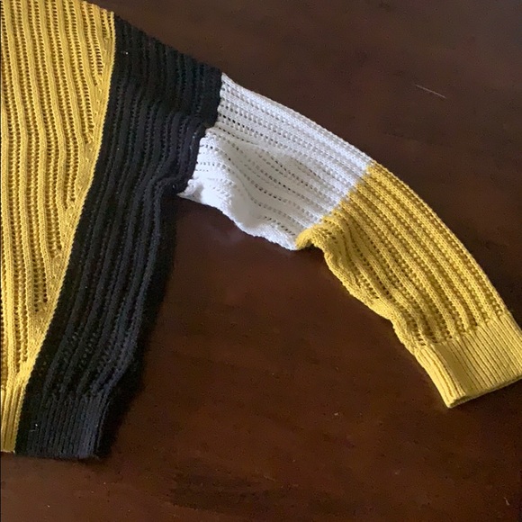 Express sweater. Size medium. - Picture 4 of 5